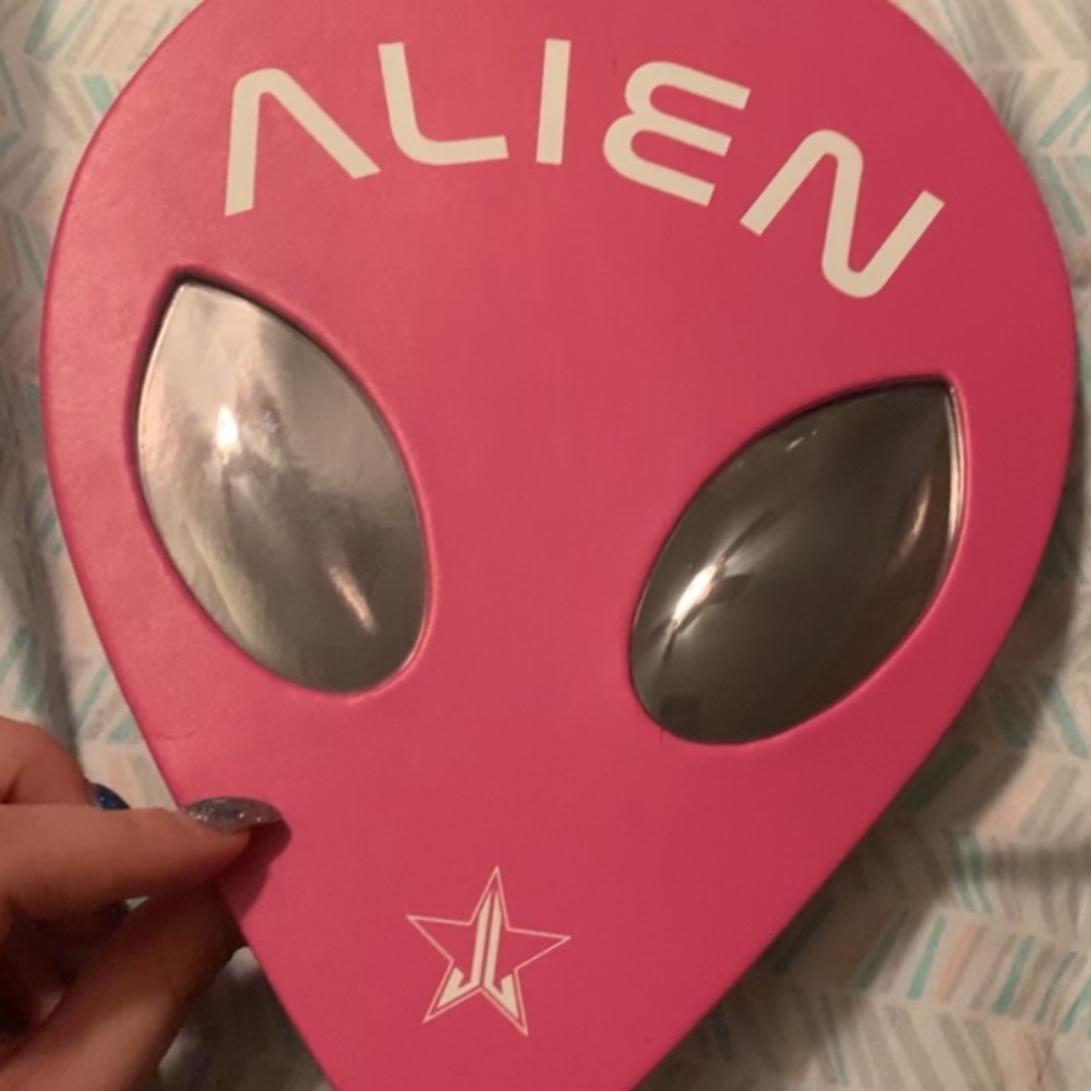 Alien eyeshadow palette brand new never used